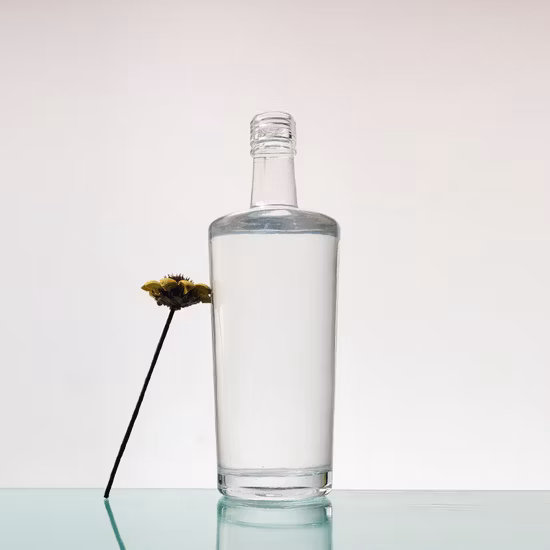 Großhandel 500 ml 700 ml 750 ml 1000 ml Glas-Likörflasche Spirituosen Wodka Rum Tequila Whisky Runde leere Glasflaschen mit Holzkorken