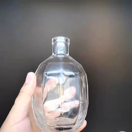 Klare und transparente Super Flint 375 ml Eiswein-Weißwein-Leerglasflasche. Weiße Glasflasche